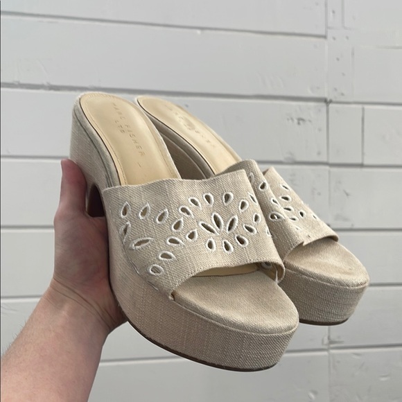 MARC FISHER foreva plateform slides Sandals in cream - Picture 2 of 9